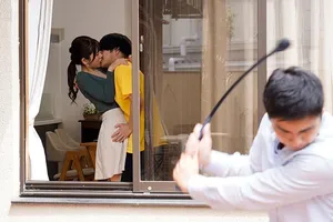 Đang làm quả lọ thì bị chị kế phát hiện