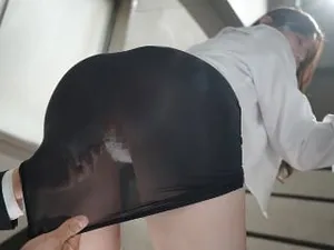 Em gái xăm trổ thích sờ lồn trong phòng và la hét