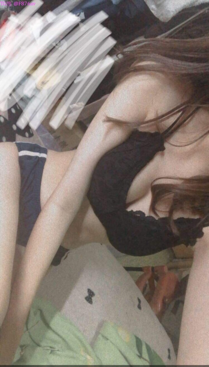 Qua nhà bạn chơi, được chị bạn chăm sóc tận tình