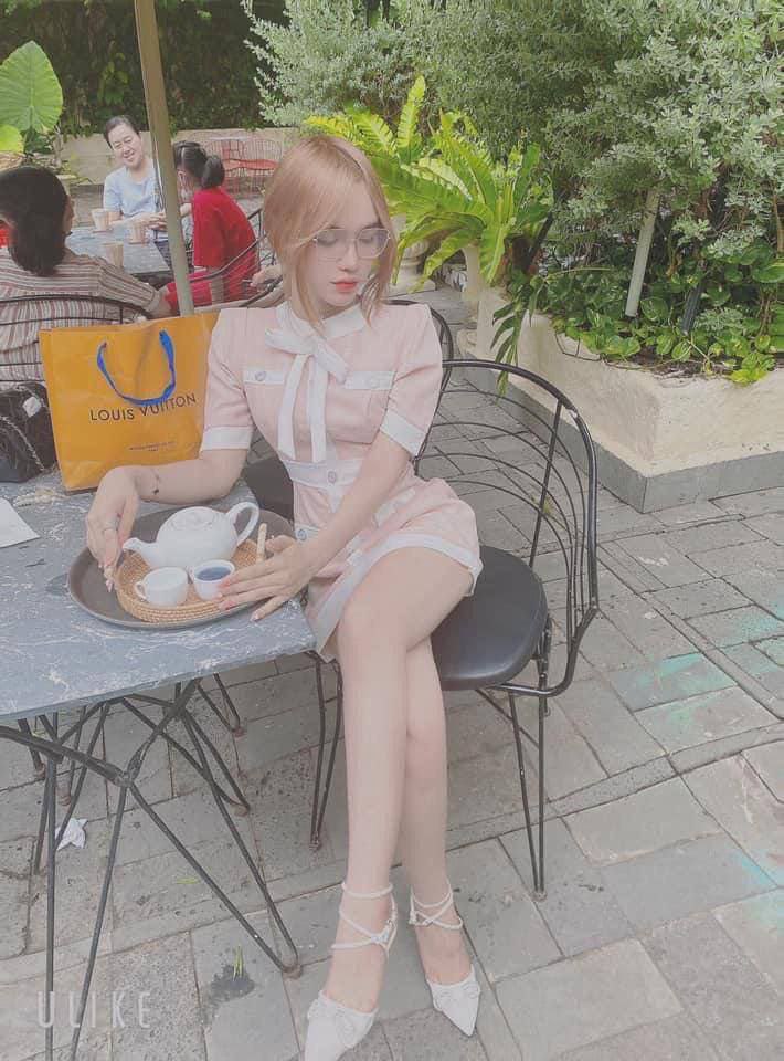 Ồ, bạn thậm chí không thể đợi để được về nhà sao? Bạn gái tôi ép tôi quan hệ với cô ấy trong rừng.