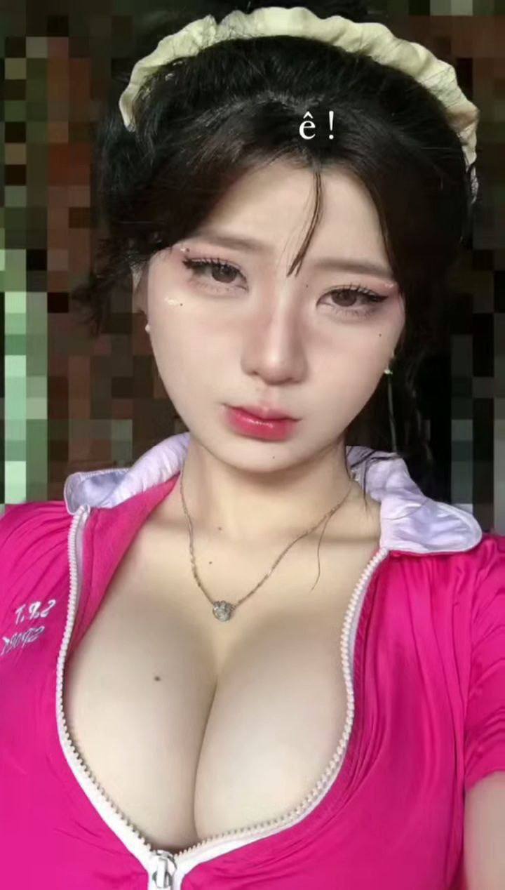 Em họ vú đẹp bị anh trai trả bài nhão lồn